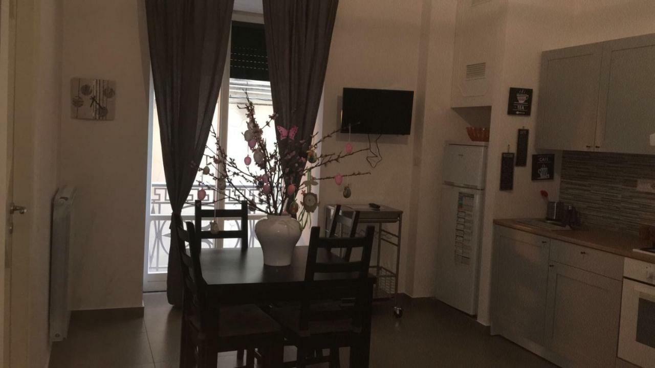 Casa Vacanza "Al Vicolo Delle Colonne" Salerno Exteriör bild