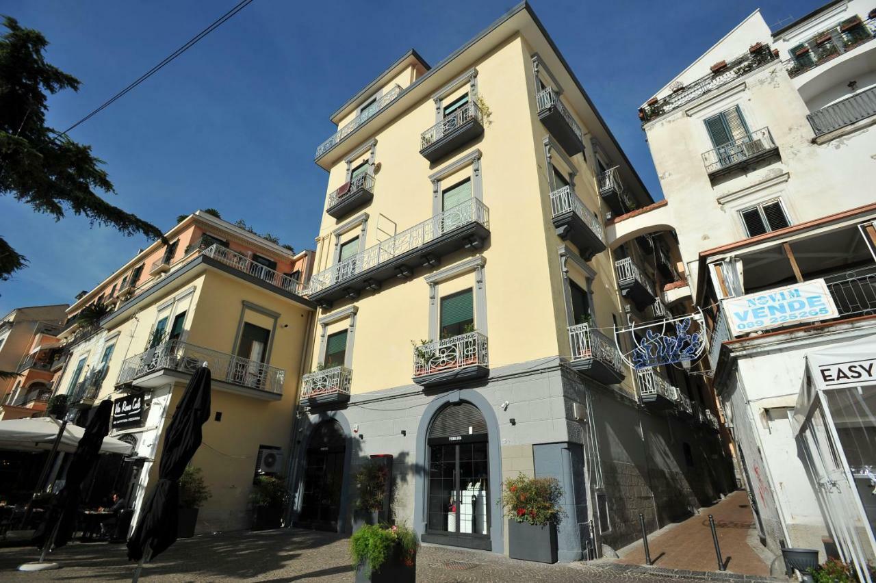 Casa Vacanza "Al Vicolo Delle Colonne" Salerno Exteriör bild
