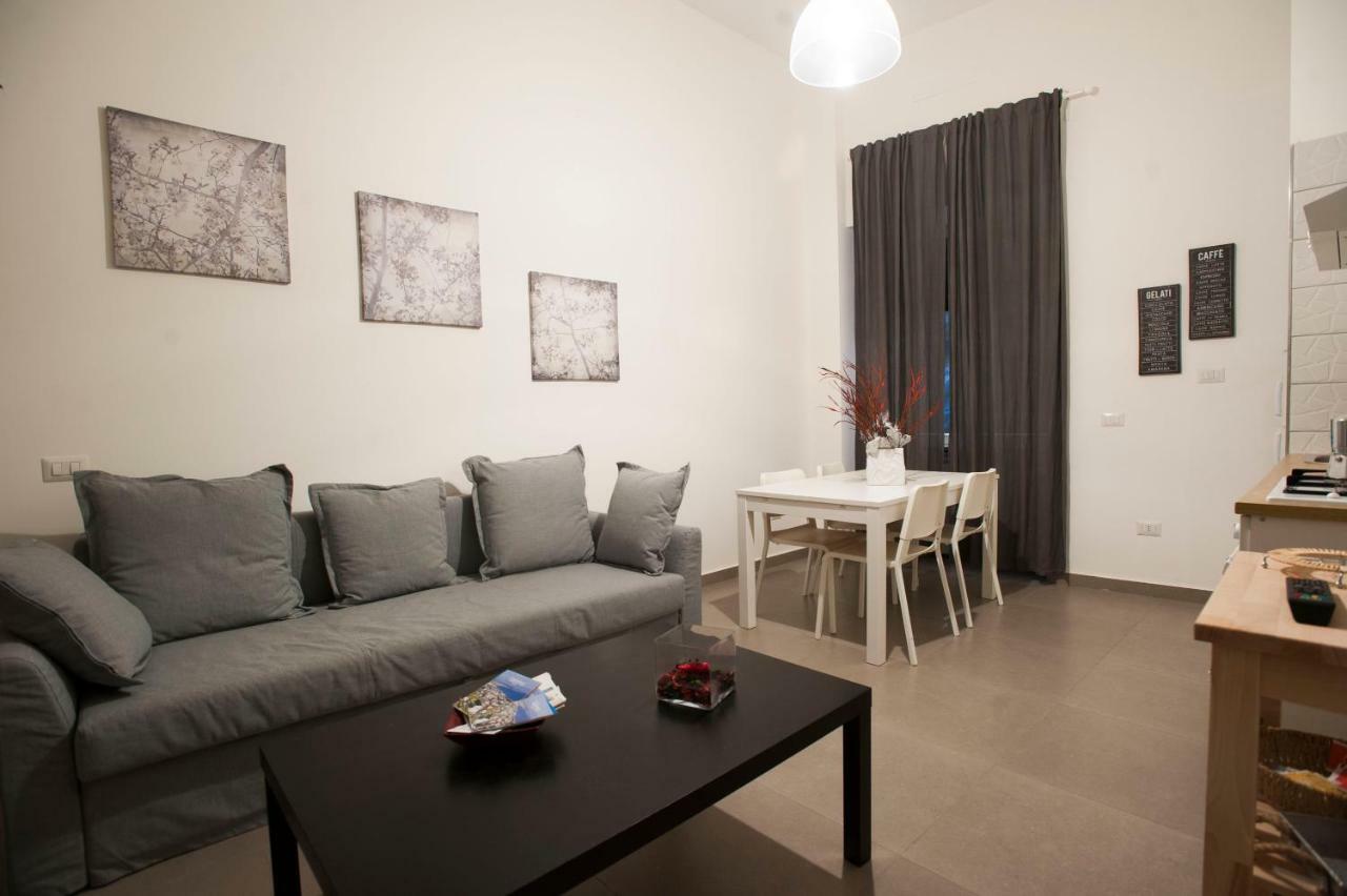 Casa Vacanza "Al Vicolo Delle Colonne" Salerno Exteriör bild