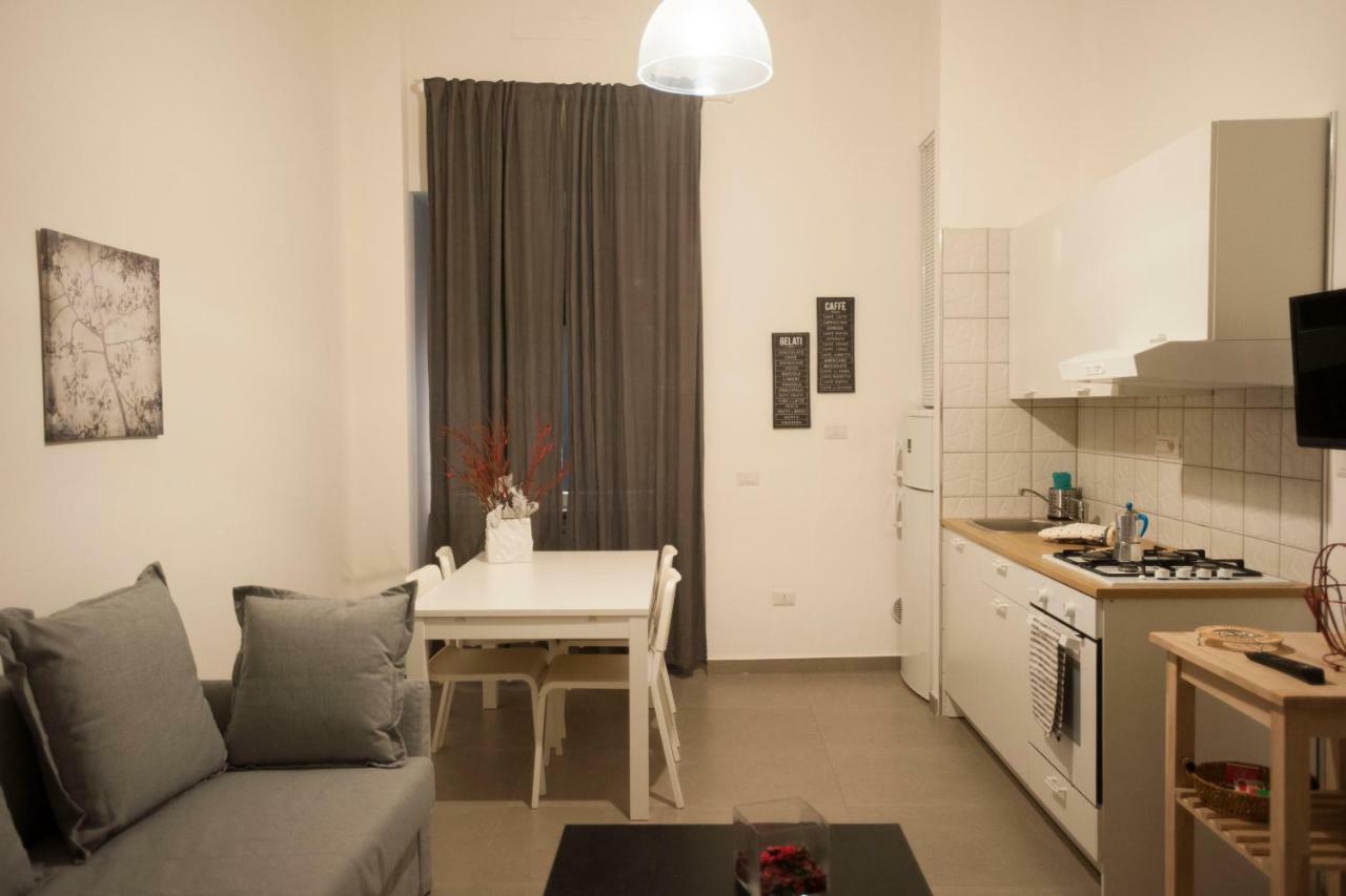 Casa Vacanza "Al Vicolo Delle Colonne" Salerno Exteriör bild