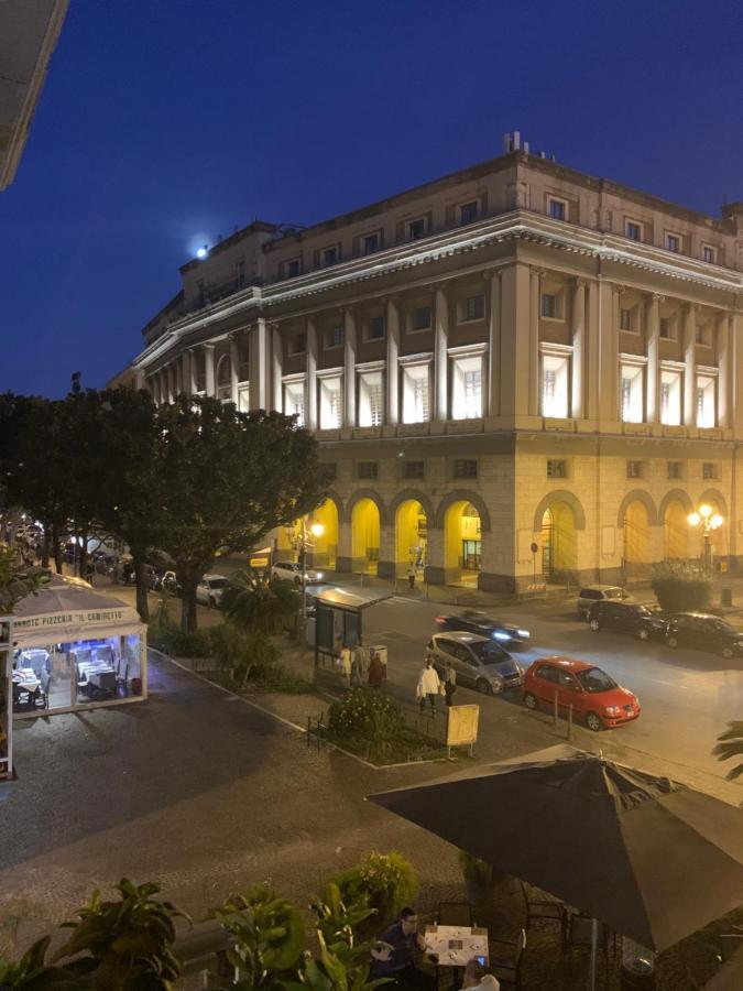 Casa Vacanza "Al Vicolo Delle Colonne" Salerno Exteriör bild