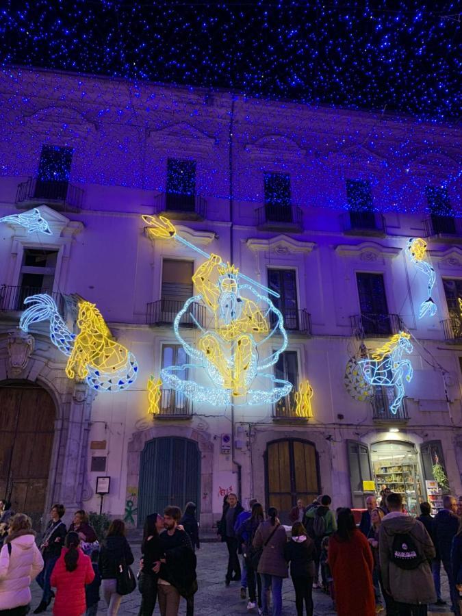 Casa Vacanza "Al Vicolo Delle Colonne" Salerno Exteriör bild